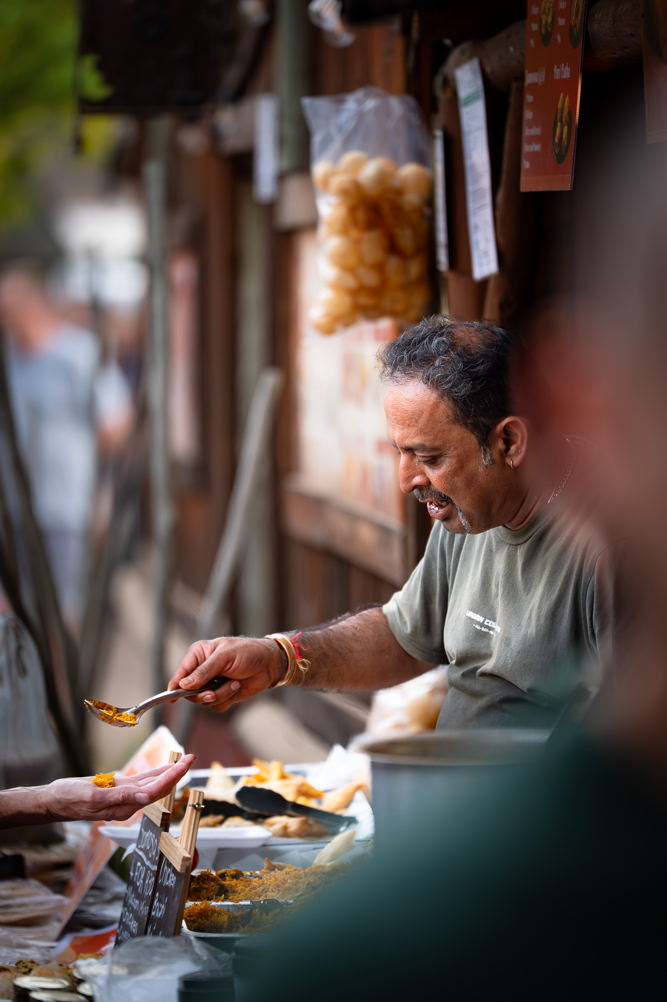 Man serving indian food at the Pretoria Boeremark