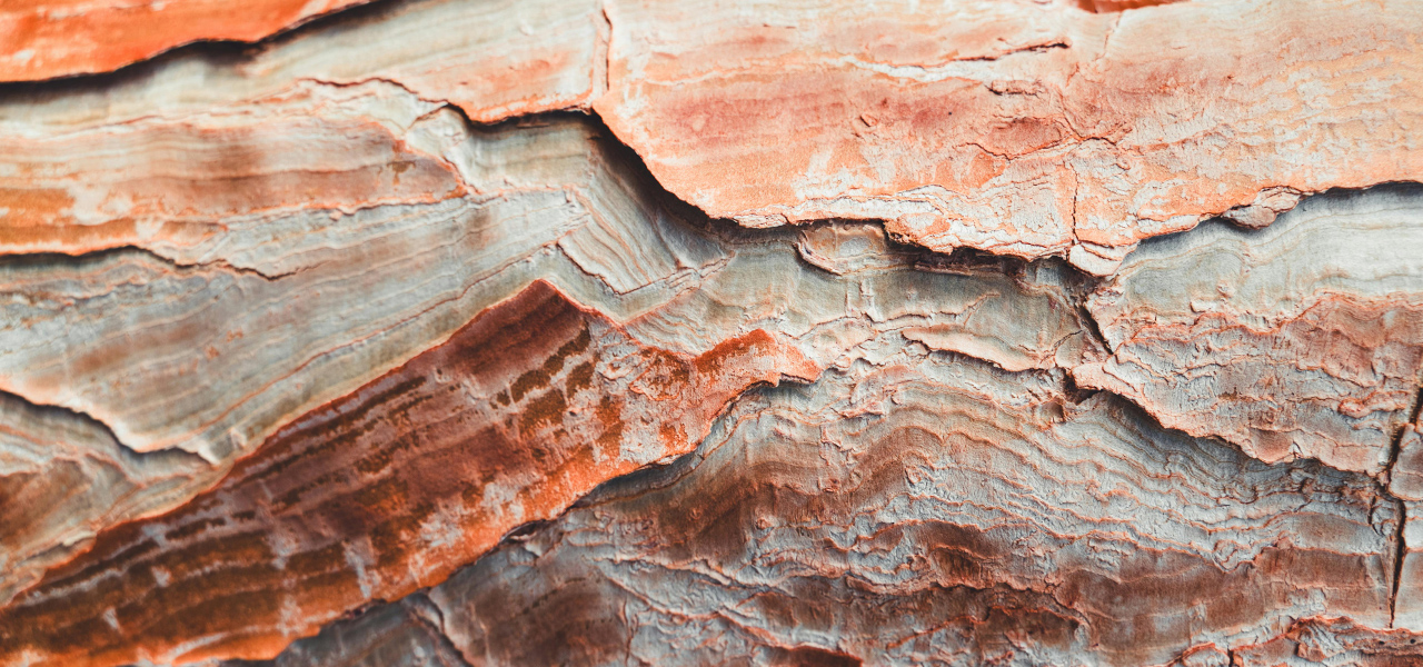 How to Add Interest to Your Outfit with a Handbag