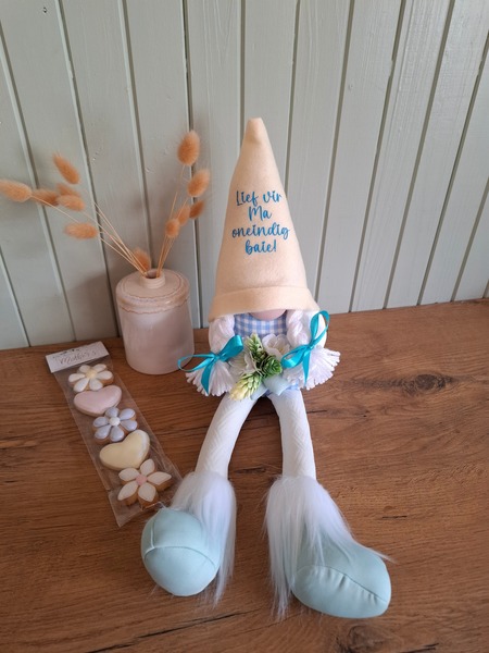 Mother's Day Gnome - Yellow & Blue