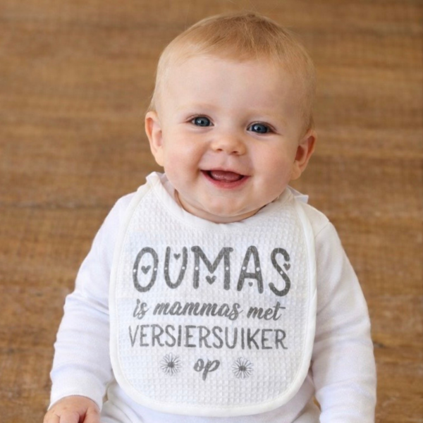 Oumas is mammas met versiersuiker bib
