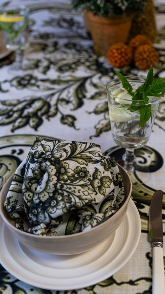 Green Tile Mural Christmas Napkins – Set of 6