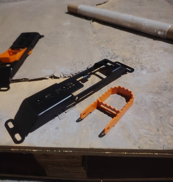 Suzuki Sj / Samurai HD hinge step set.