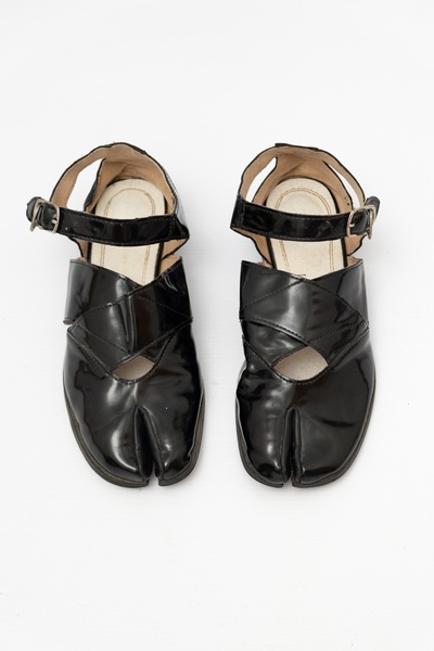 TABI Cut Out Patent Leather Flats