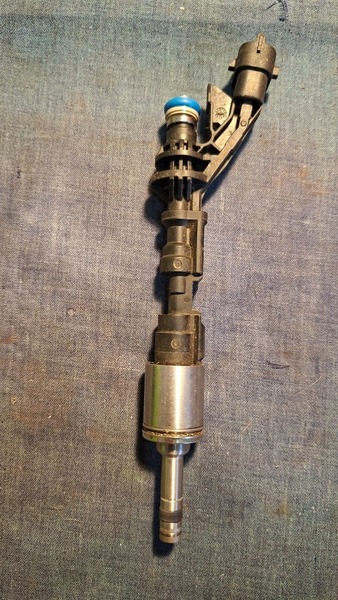 Ford Kuga 1.6i Fuel Injector  Part no: OEM CJ5G-9F593-AB , Bosch: 0261 500 337