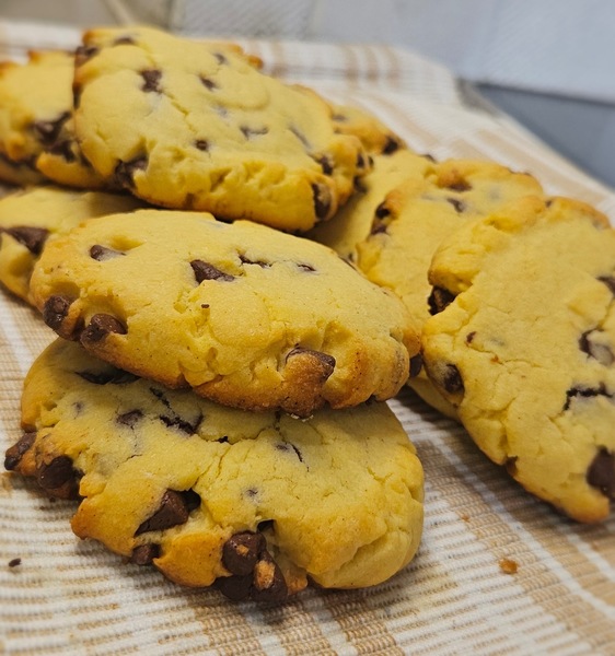 Classic Chocolate Chips Cookies (6)