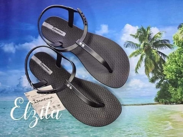 Ipanema ~ Luxo  ~ Black (Size 3)