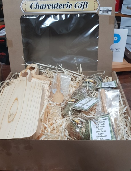 CHARUTERIE GIFT BOX