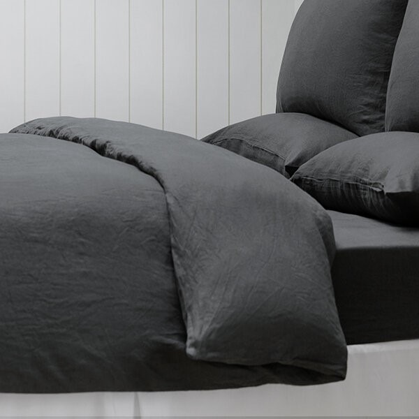 Falucca Linen The rediscovery of the benefits of flax linen bedding