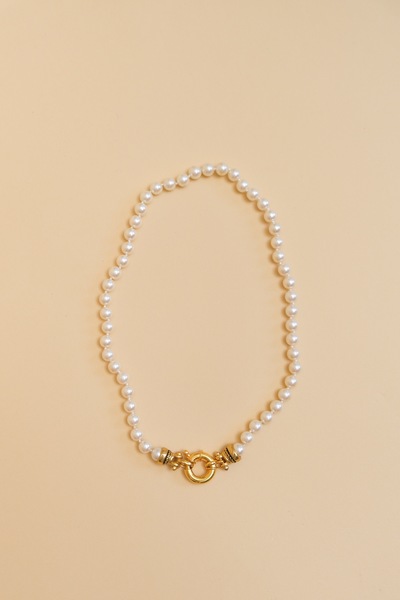 Faux Pearl Neckless