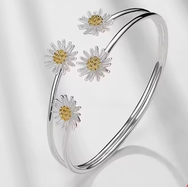 Daisy Bloom Bangle