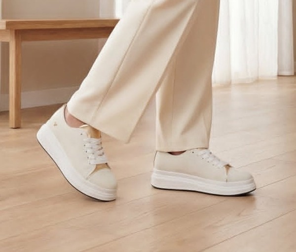 Butterfly Feet ~ Senhora 25 ~ White (Size 4, 5, 6, 7, 8, 9)