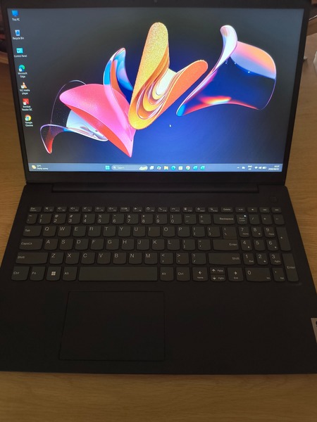 Lenovo V15 G2-i5 1135G7 4.20GHz 11th Gen-512GB NVMe SSD-8GB DDR4-FHD Screen-Xe Graphics