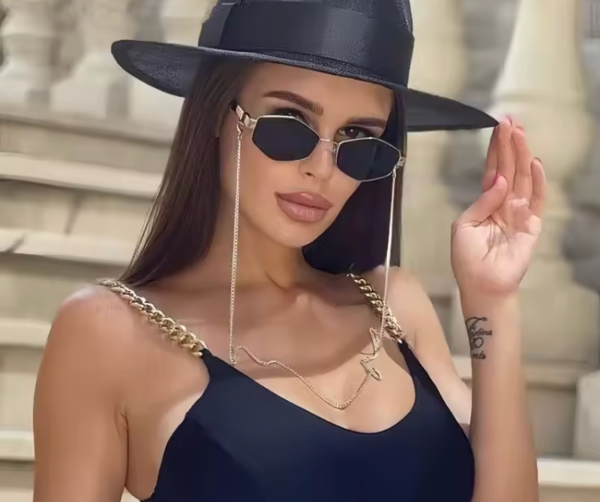 Retro hexagon + chain