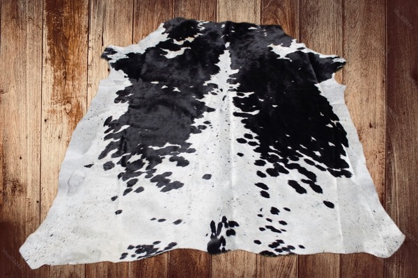 Traditional Nguni Hide AGD 01 – Classic Black & White African Design