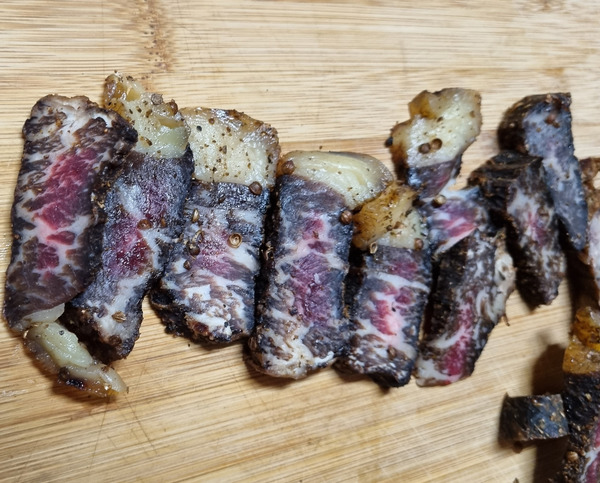 Geelvet Biltong Stukkies