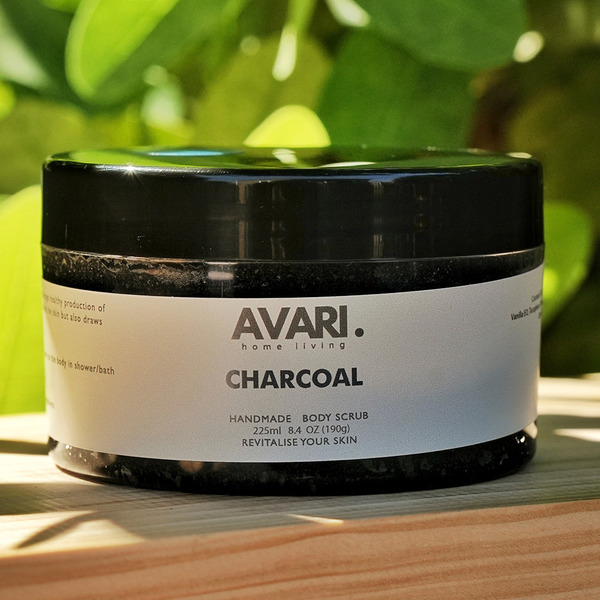Body Scub 225ml (Charcoal with vanilla scent)