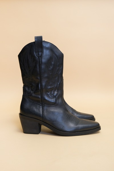 Minimalistic Leather Cowboy Boots
