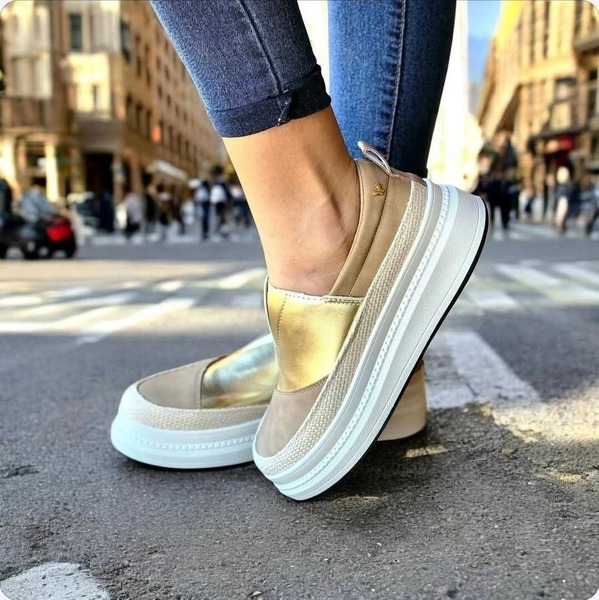 Butterfly Feet - Senhora 17 - Taupe (Size 4, 6, 9)