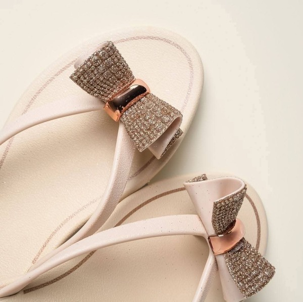 Grendha ~ Rida ~ Off White (Size 3)