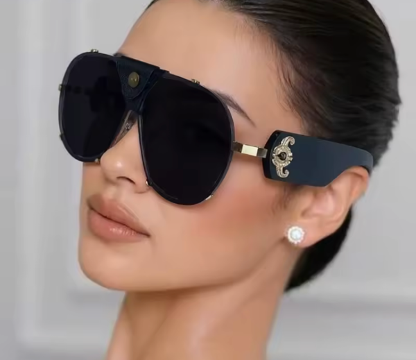 Oversized shield with wide arms