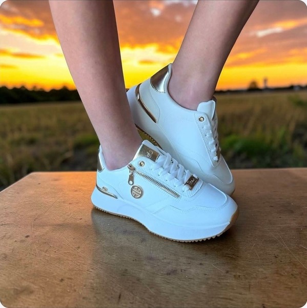 Miss Black - Dorset 7 - White (Size 6 & 8 )