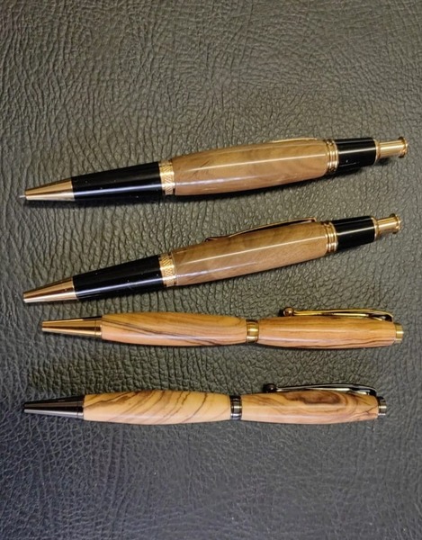 Single wooden pen