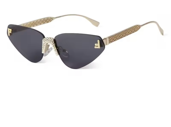 Rimless cat-eye with studs