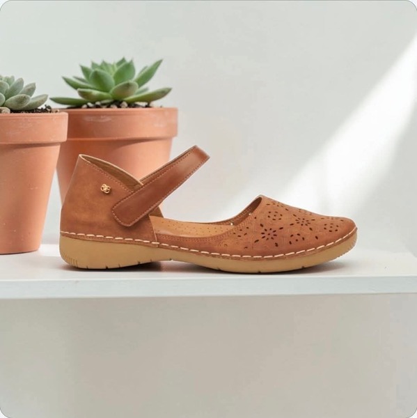 Butterfly Feet - Cindi - Tan (Size 5 )