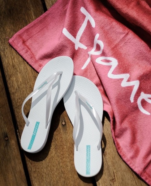 Ipanema - Pearly Flip Flops - White (Size 4, 5, 6, 7, 8 )