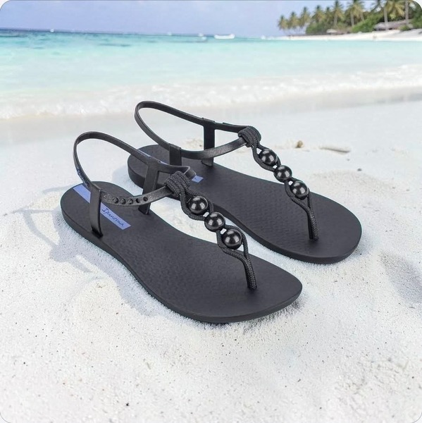 Ipanema ~ Conecta ~ Black (Size 5)