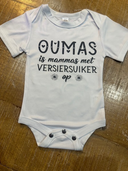 Oumas is mammas met versiersuiker baby grow