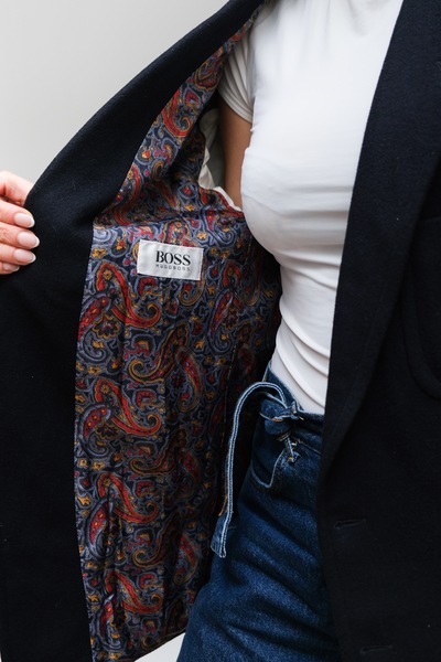 Hugo Boss Wool Cashmere Blazer Vintage Hugo Boss Wool Cashmere Blazer in navy. Satin like parsley print lining. A classic vintage piece
