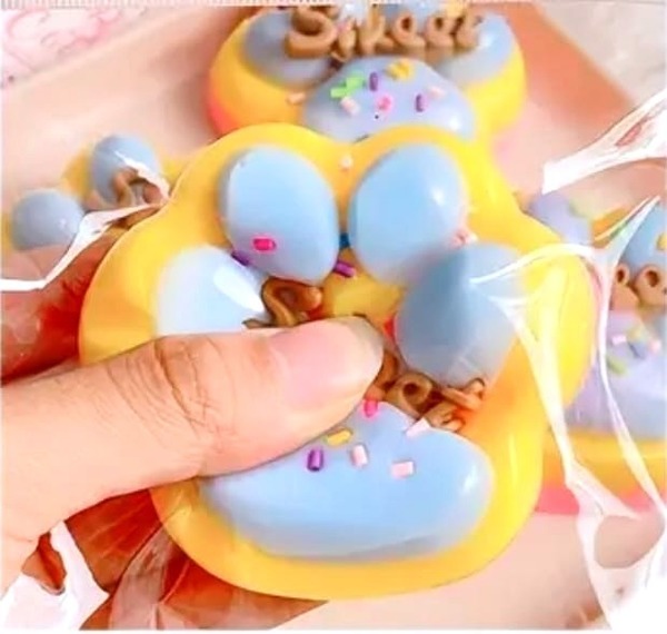 Squishies: 'Sweet' Rainbow Paw