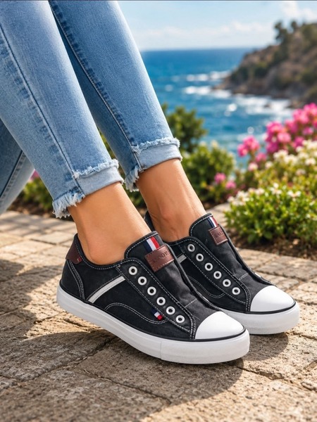 Savoy ~ Swifty ~ Black (Sizes 6, 7, 8)