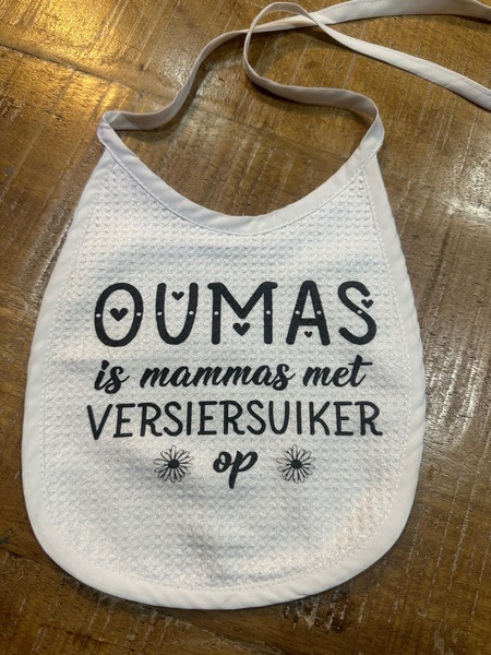 Oumas is mammas met versiersuiker bib