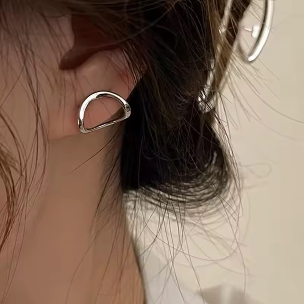 Minimal Half-Moon Studs