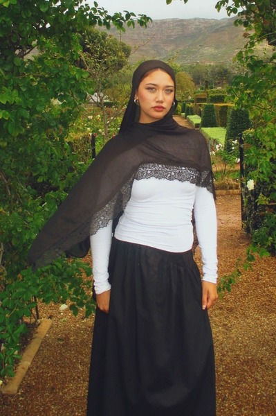 Mono Black Lace Modal