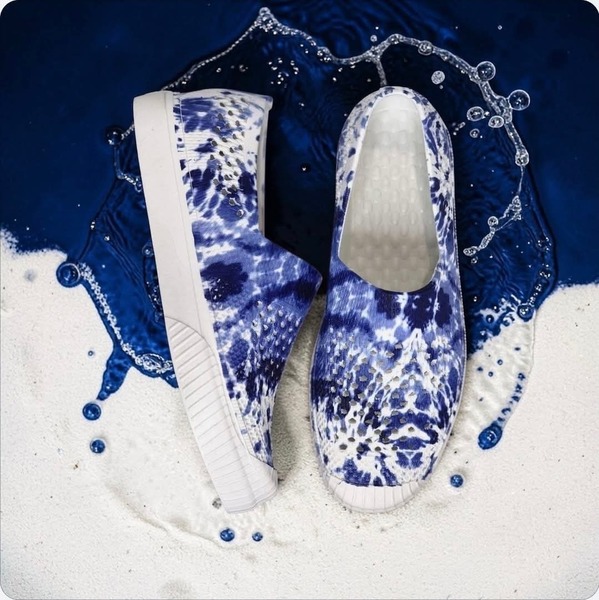 Jellos ~ Hawaii ~ Sky (Sizes 5, 7 )