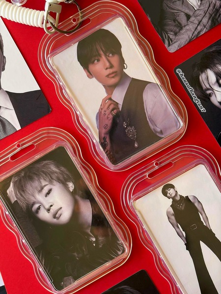 Wave Clear Photocard Holder + Random BTS Lomo Card!