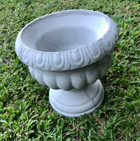 Classic Concrete Bird Bath Stand (18cm Height)